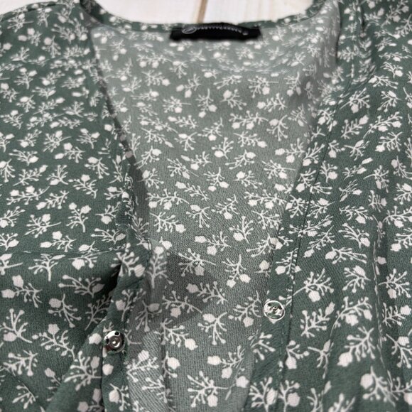 Pretty Garden Wrap Dress Size XL Ruffle Hem Green Daisy Floral Cottage Core - Picture 5 of 15